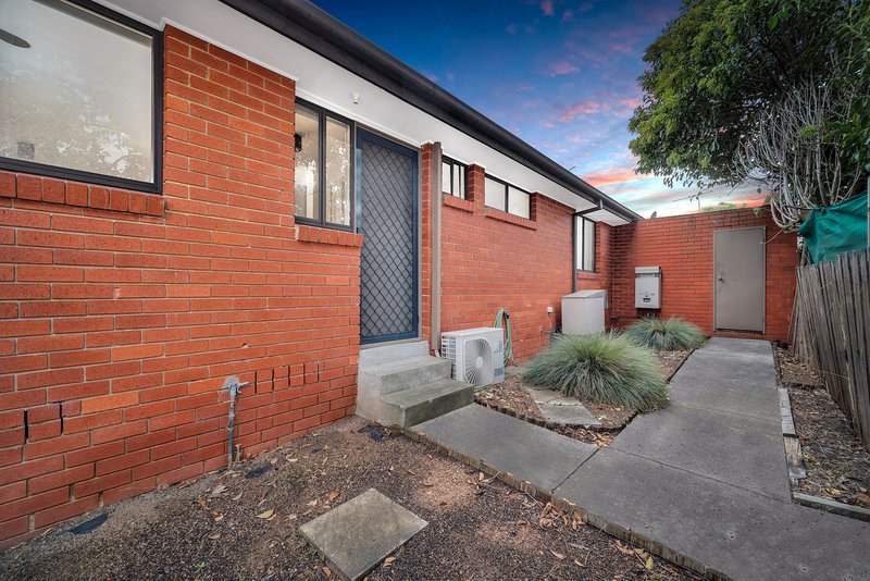 Photo - 2/8 Market Street, Dandenong VIC 3175 - Image 7