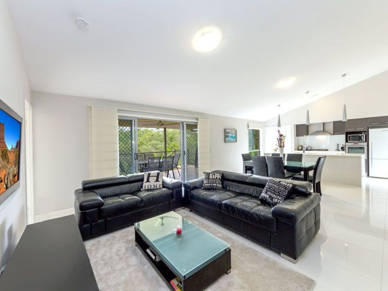 Photo - 28 Mayes Circuit, Caboolture QLD 4510 - Image 4