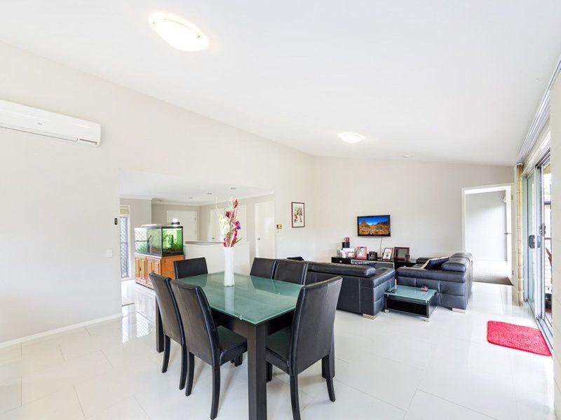 Photo - 28 Mayes Circuit, Caboolture QLD 4510 - Image 5