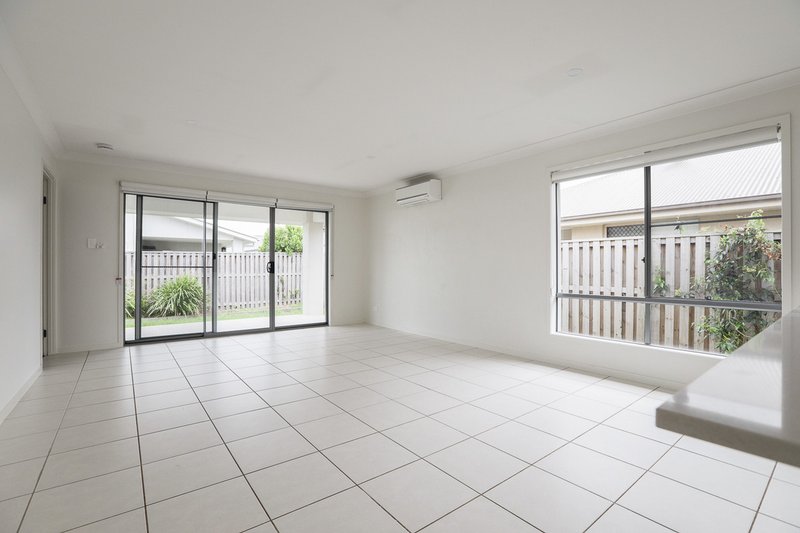 Photo - 28 Mcpherson Crescent, Coomera QLD 4209 - Image 4