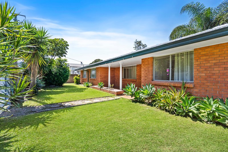 Photo - 28 Melody Street, Mermaid Waters QLD 4218 - Image 6