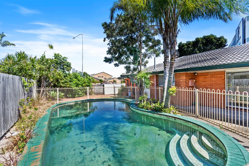 Photo - 28 Melody Street, Mermaid Waters QLD 4218 - Image 7