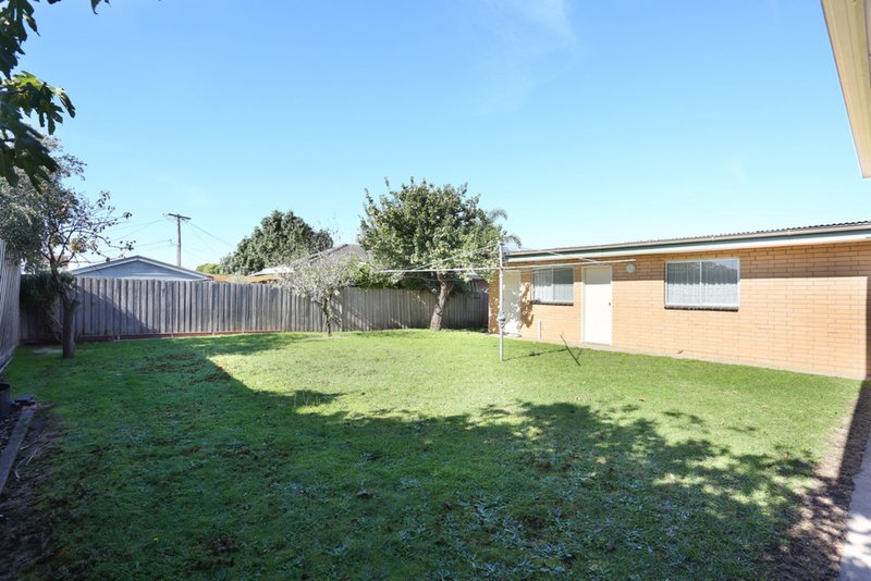 Photo - 28 Menzies Parade, Lalor VIC 3075 - Image 9