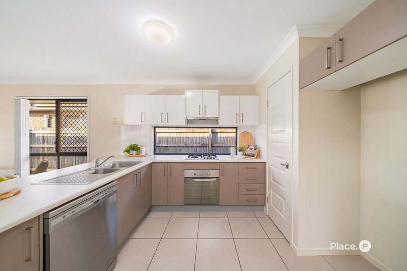 Photo - 28 Miers Crescent, Murrumba Downs QLD 4503 - Image 5
