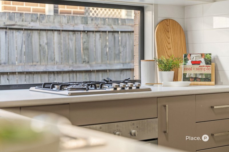 Photo - 28 Miers Crescent, Murrumba Downs QLD 4503 - Image 7