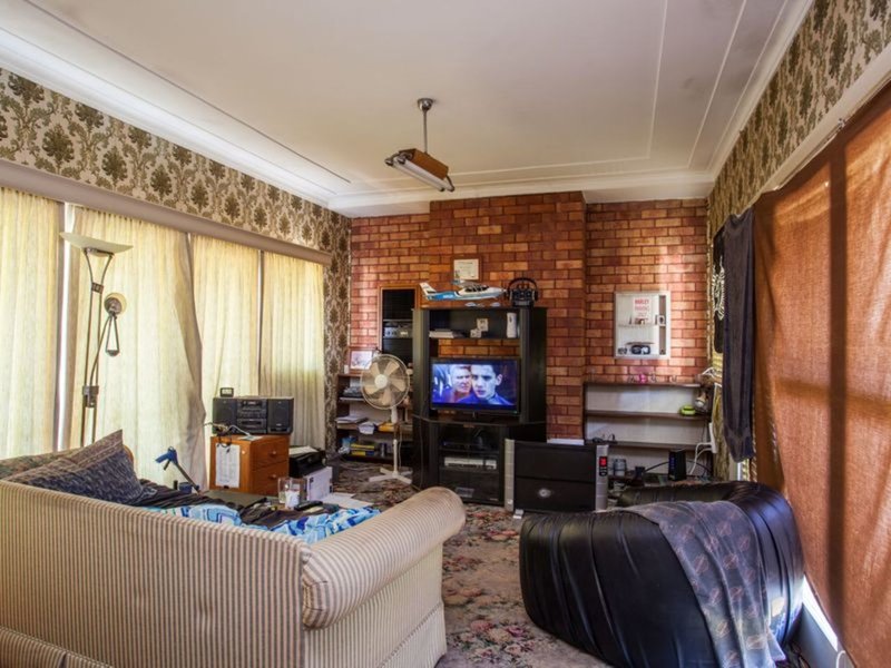 Photo - 28 Mills Crescent, Cessnock NSW 2325 - Image 4