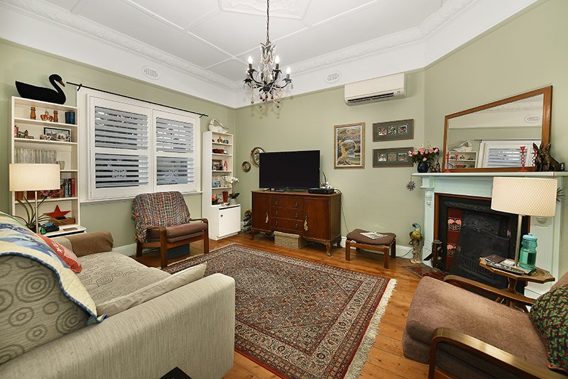 Photo - 28 Molesworth Street, Coburg VIC 3058 - Image 2