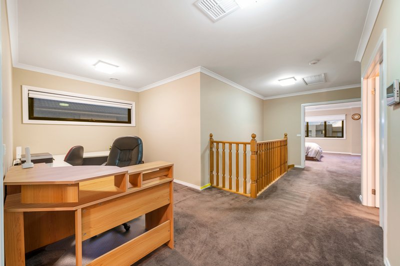 Photo - 28 Monckton Place, Caroline Springs VIC 3023 - Image 17