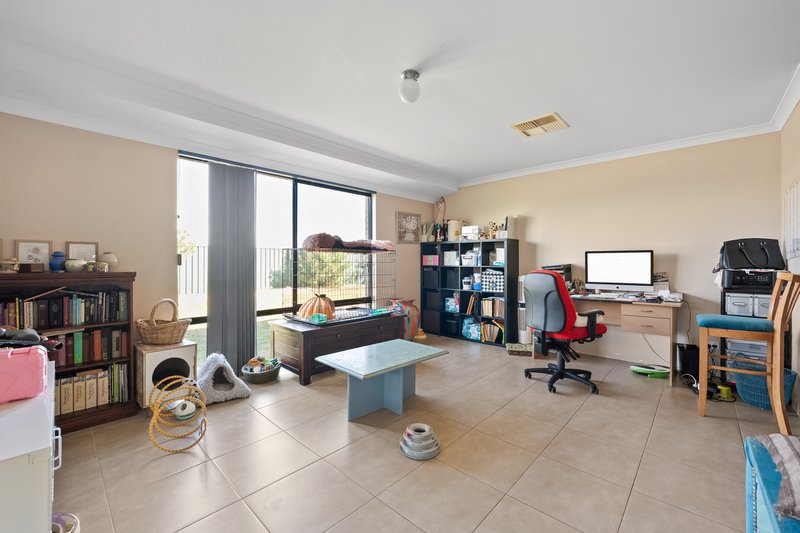 Photo - 28 Montilla Crescent, Port Kennedy WA 6172 - Image 17