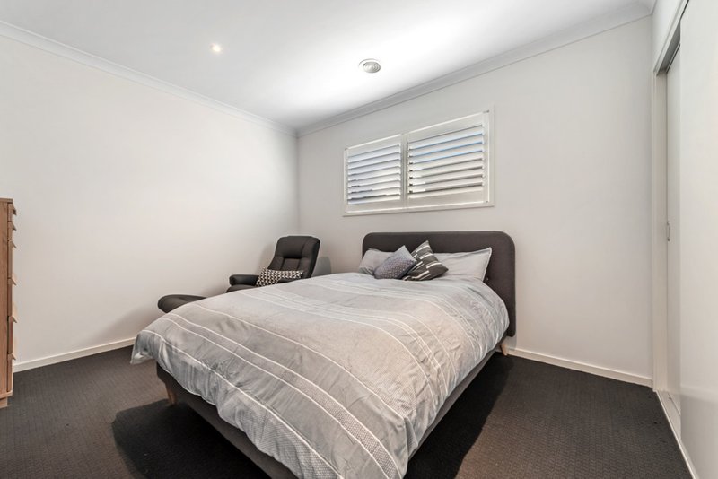 Photo - 28 Moore Drive, Fraser Rise VIC 3336 - Image 15