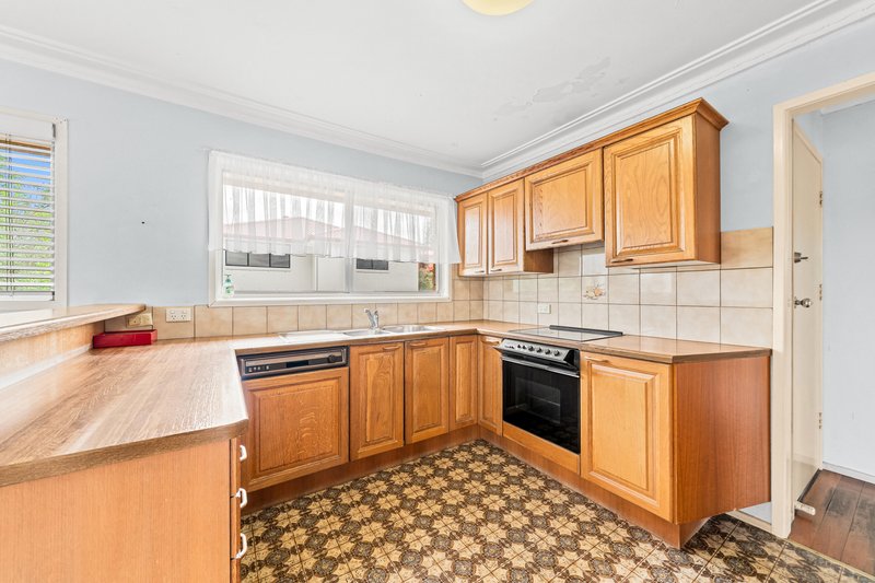 Photo - 28 Moorgate Street, Macgregor QLD 4109 - Image 2