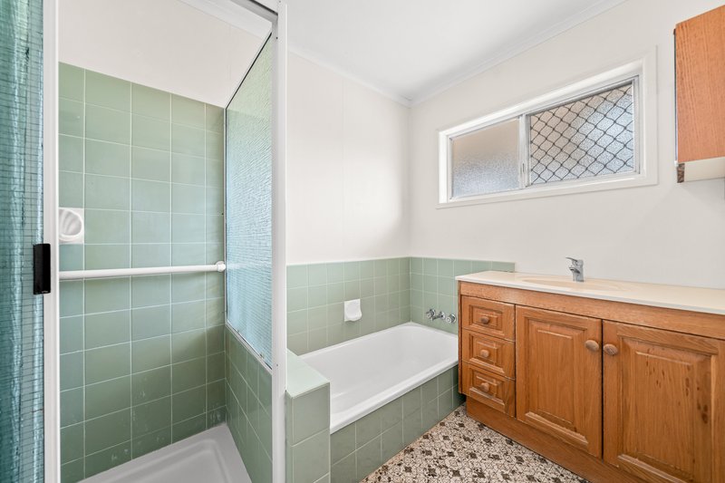 Photo - 28 Moorgate Street, Macgregor QLD 4109 - Image 4