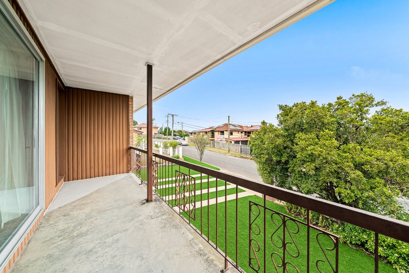 Photo - 28 Moorgate Street, Macgregor QLD 4109 - Image 9
