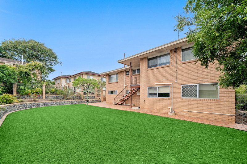 Photo - 28 Moorgate Street, Macgregor QLD 4109 - Image 16