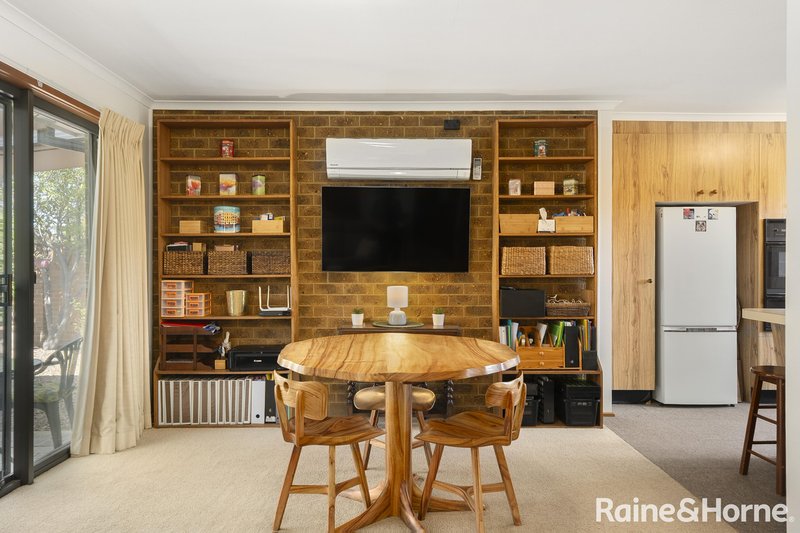 Photo - 2/8 Mowatt Street, Queanbeyan East NSW 2620 - Image 5