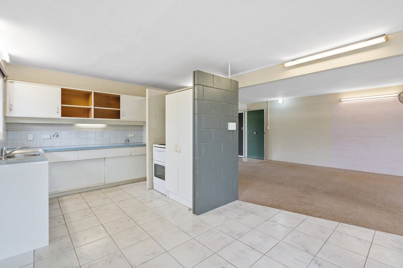 Photo - 28 Mulgowie Street, Sunnybank QLD 4109 - Image 8