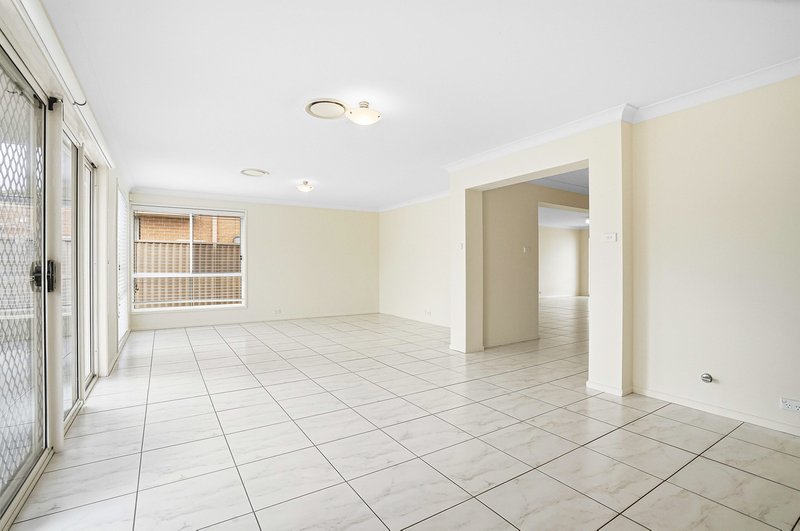 Photo - 28 Mullumbimby Avenue, Hoxton Park NSW 2171 - Image 4