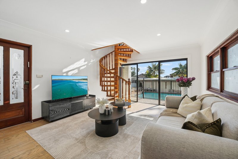 Photo - 28 Myuna Road, Dover Heights NSW 2030 - Image 2