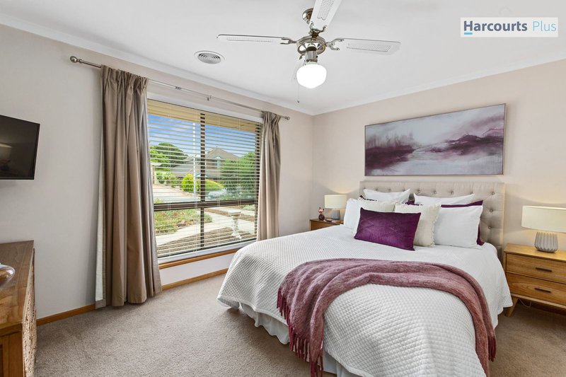 Photo - 28 Nalimba Street, Hallett Cove SA 5158 - Image 10