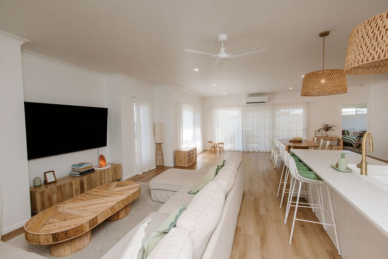 Photo - 28 Nautilus Drive, Innes Park QLD 4670 - Image 4