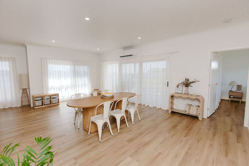 Photo - 28 Nautilus Drive, Innes Park QLD 4670 - Image 5