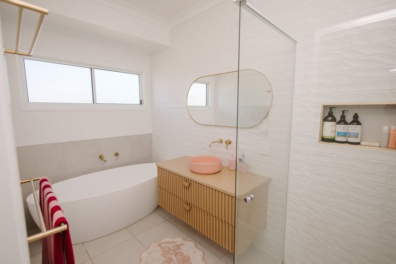 Photo - 28 Nautilus Drive, Innes Park QLD 4670 - Image 11