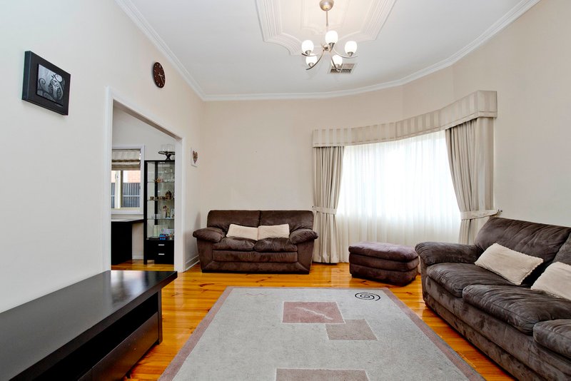 Photo - 28 Nelson Avenue, Flinders Park SA 5025 - Image 2