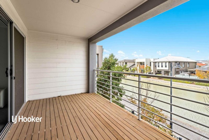 Photo - 28 Nelson Crescent, Mawson Lakes SA 5095 - Image 6