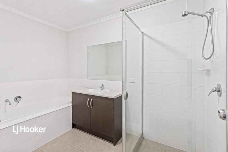 Photo - 28 Nelson Crescent, Mawson Lakes SA 5095 - Image 11