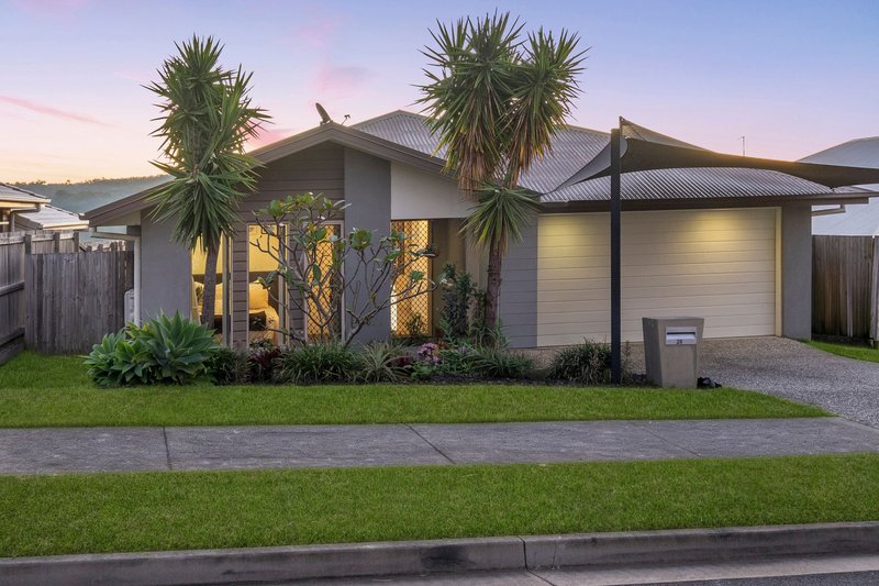 Photo - 28 Nightshade Crescent, Pimpama QLD 4209 - Image 2
