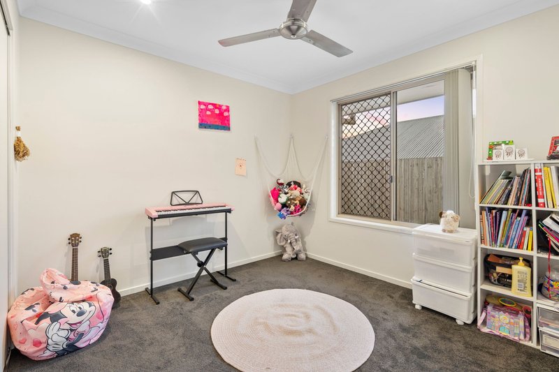 Photo - 28 Nightshade Crescent, Pimpama QLD 4209 - Image 5