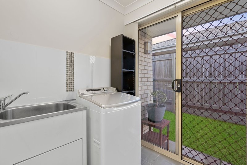 Photo - 28 Nightshade Crescent, Pimpama QLD 4209 - Image 6