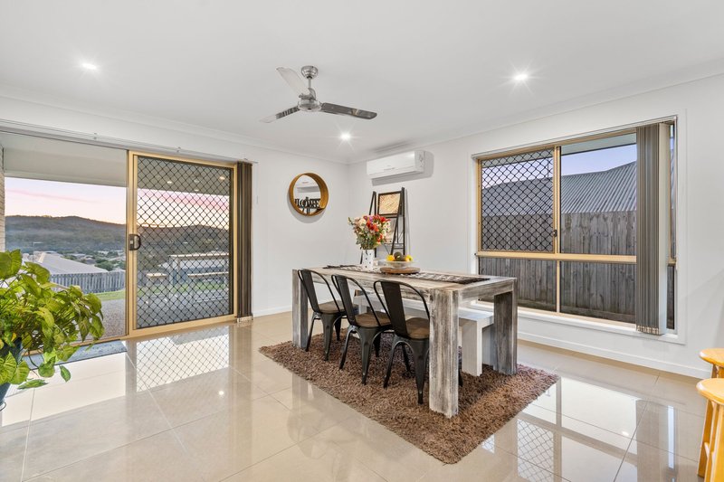 Photo - 28 Nightshade Crescent, Pimpama QLD 4209 - Image 11