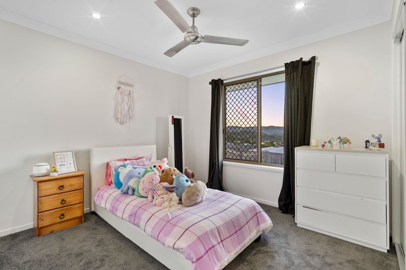 Photo - 28 Nightshade Crescent, Pimpama QLD 4209 - Image 13