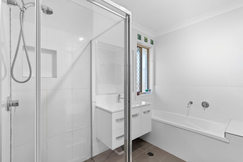 Photo - 28 Nightshade Crescent, Pimpama QLD 4209 - Image 14