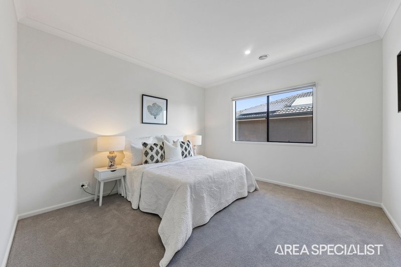 Photo - 28 Noah Road, Clyde North VIC 3978 - Image 12