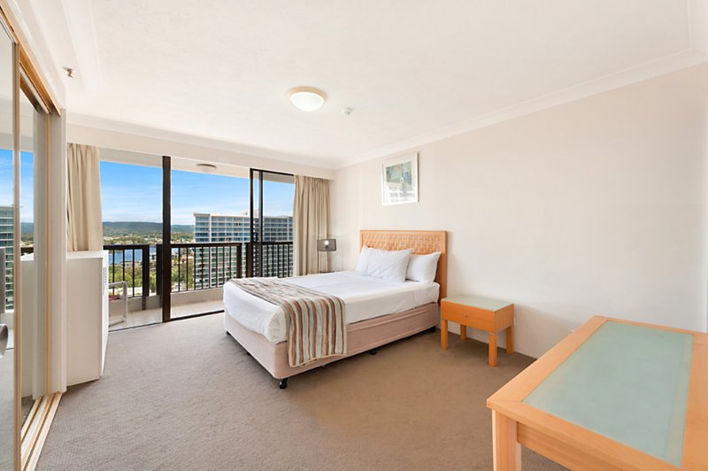 Photo - 28 Northcliffe Terrace, Surfers Paradise QLD 4217 - Image 9