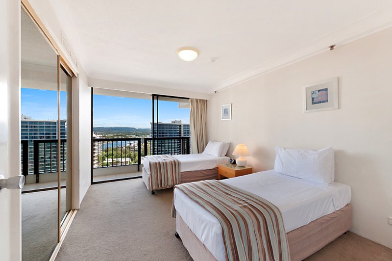 Photo - 28 Northcliffe Terrace, Surfers Paradise QLD 4217 - Image 10