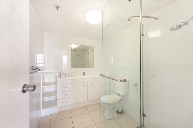 Photo - 28 Northcliffe Terrace, Surfers Paradise QLD 4217 - Image 11