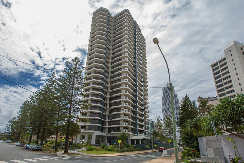 Photo - 28 Northcliffe Terrace, Surfers Paradise QLD 4217 - Image 21