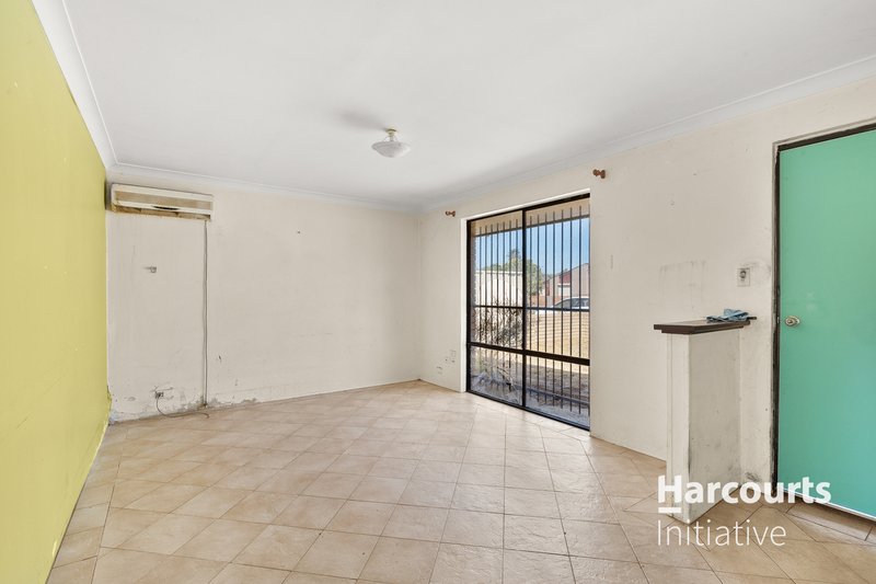 Photo - 28 Oakleaf Circle, Mirrabooka WA 6061 - Image 2