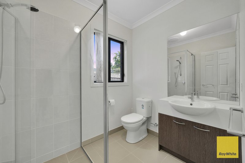 Photo - 28 Obsidian Avenue, Tarneit VIC 3029 - Image 8