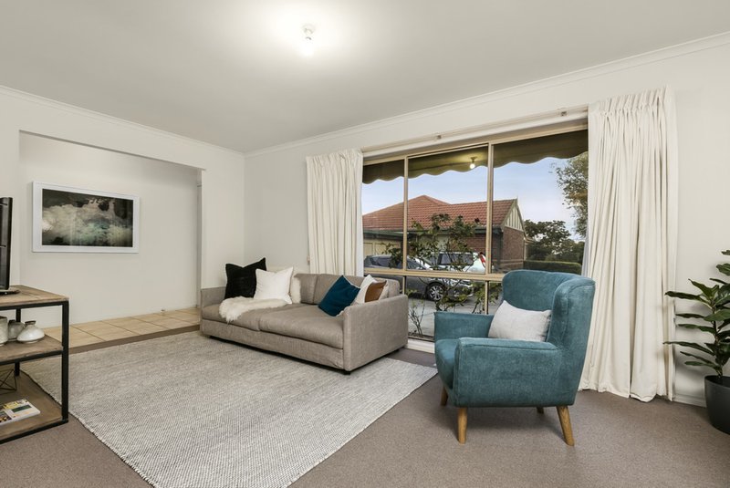 Photo - 2/8 Olinda Street, Glen Waverley VIC 3150 - Image 5