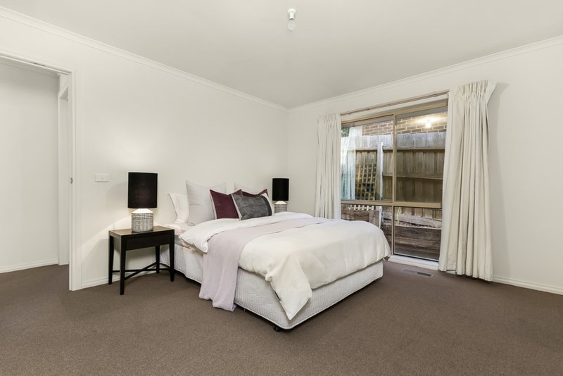 Photo - 2/8 Olinda Street, Glen Waverley VIC 3150 - Image 7