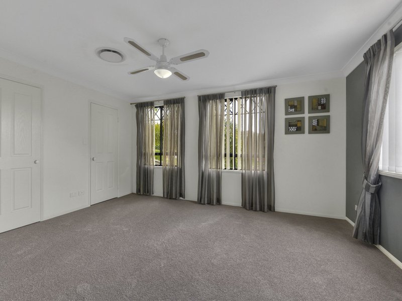 Photo - 28 Orion Place, Bridgeman Downs QLD 4035 - Image 12