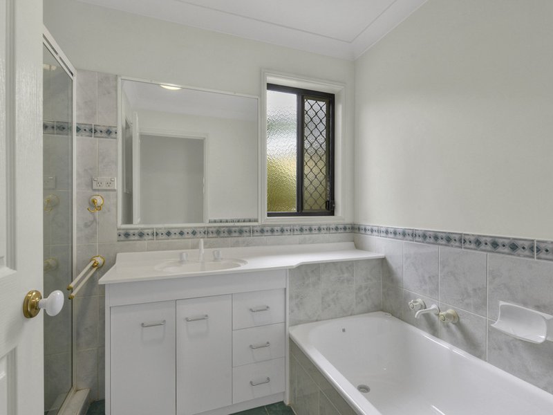 Photo - 28 Orion Place, Bridgeman Downs QLD 4035 - Image 17