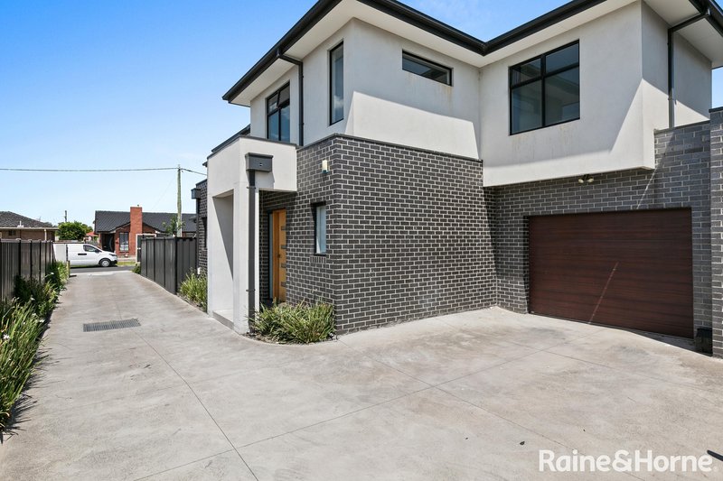 2/8 Ortolan Avenue, Broadmeadows VIC 3047