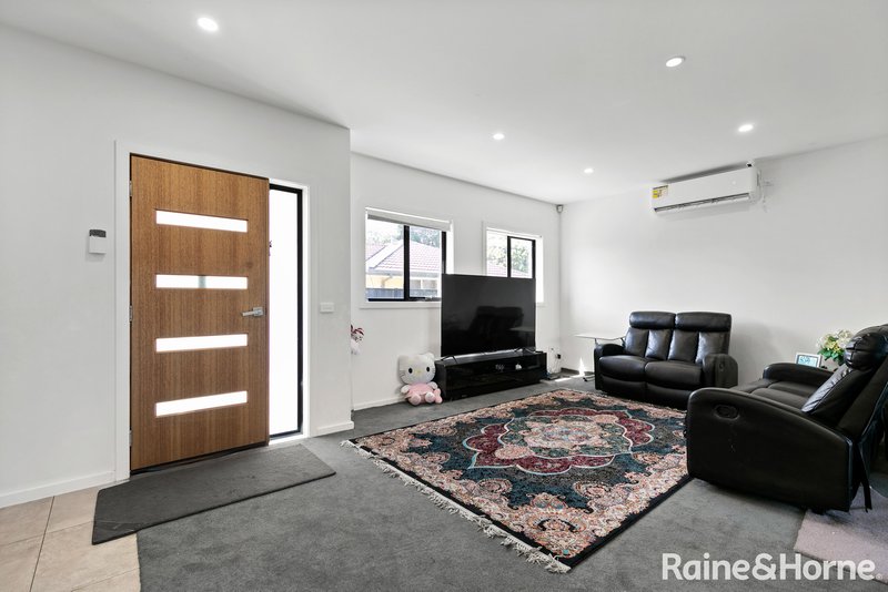 Photo - 2/8 Ortolan Avenue, Broadmeadows VIC 3047 - Image 2