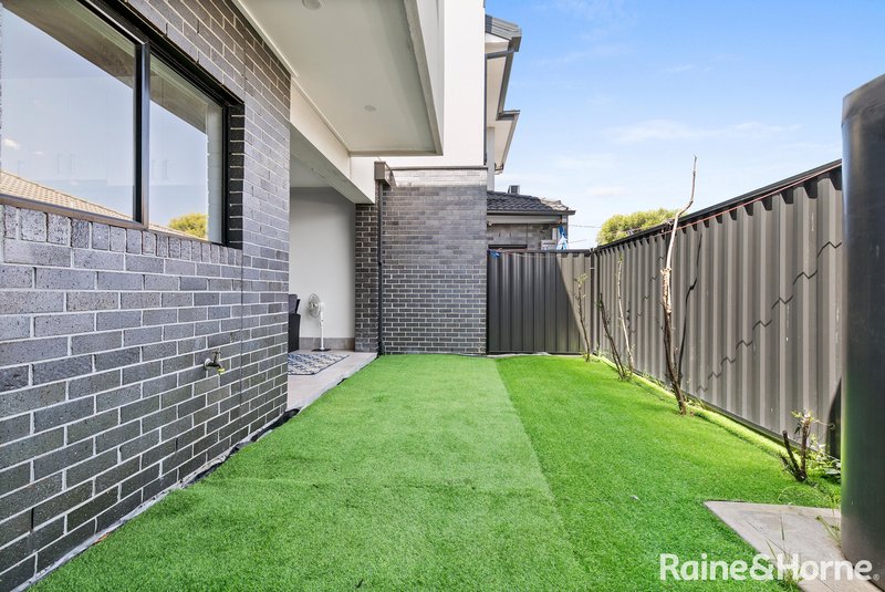 Photo - 2/8 Ortolan Avenue, Broadmeadows VIC 3047 - Image 13