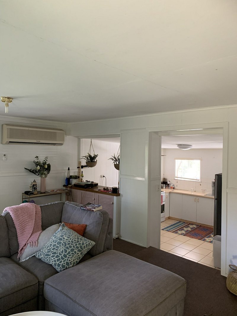 Photo - 28 Pacific Avenue, Tannum Sands QLD 4680 - Image 4